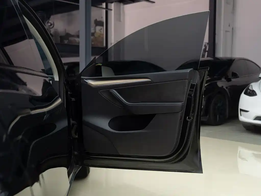 Tesla Model Y — фото 17