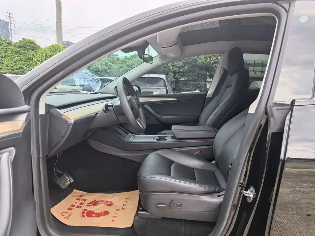 Tesla Model Y — фото 4