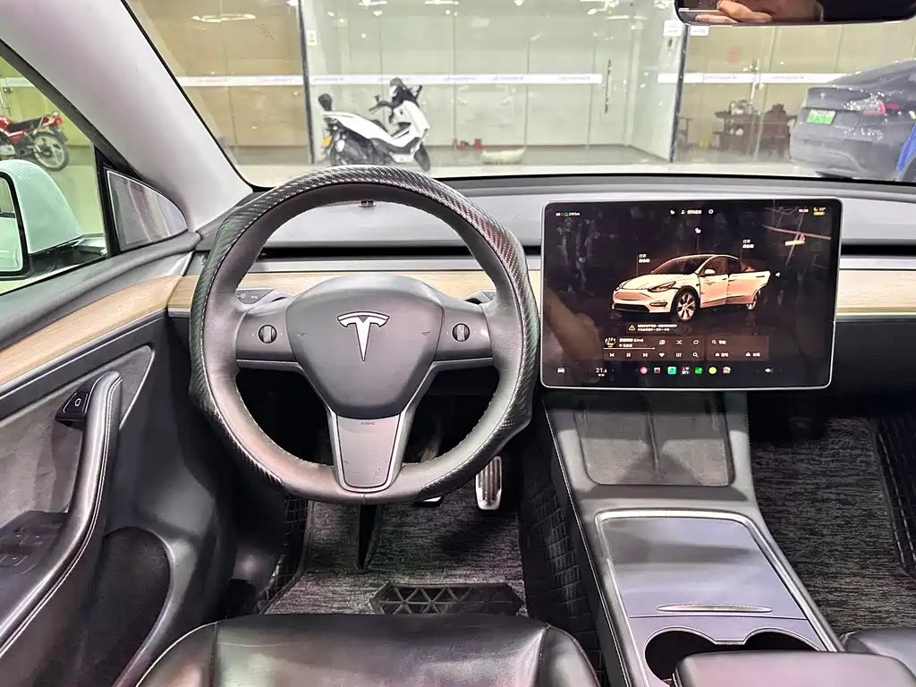 Tesla Model Y — фото 8