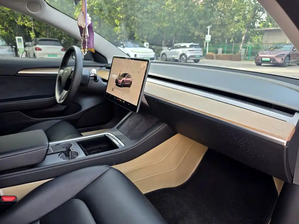 Tesla Model 3 — фото 15