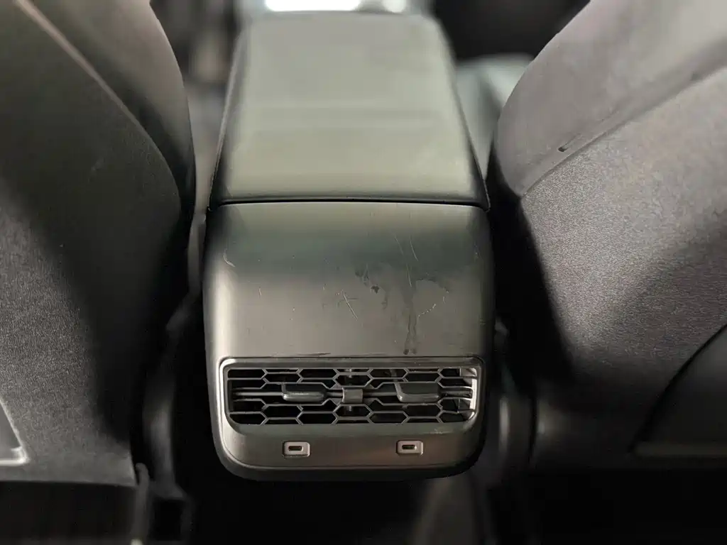 Tesla Model Y — фото 15