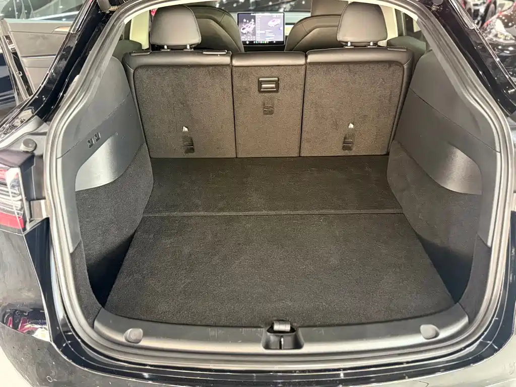 Tesla Model Y — фото 17