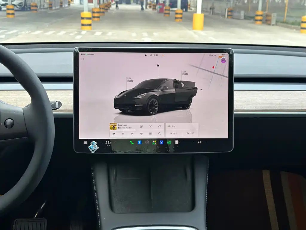 Tesla Model Y — фото 11