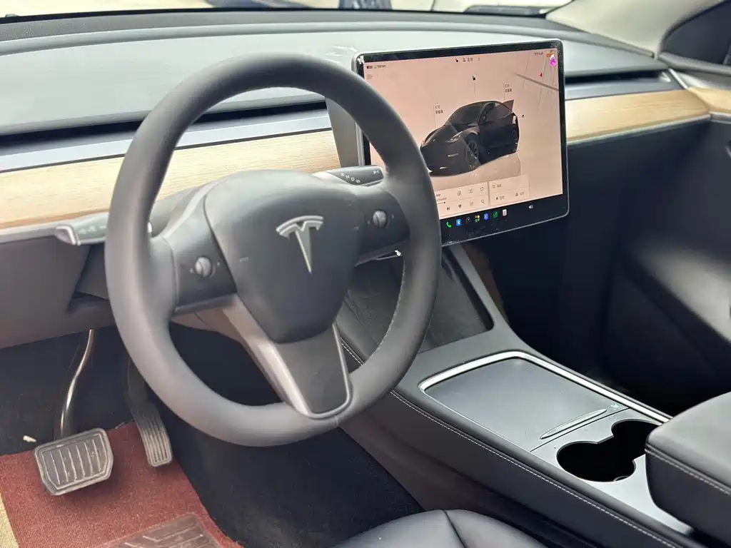 Tesla Model Y — фото 6
