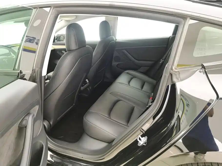 Tesla Model 3 — фото 11