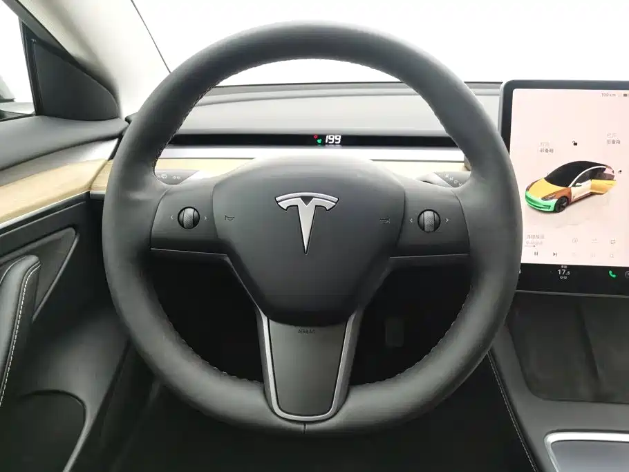 Tesla Model 3 — фото 15