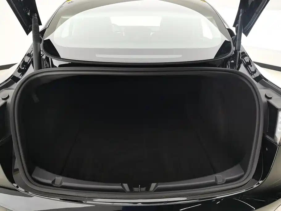Tesla Model 3 — фото 4