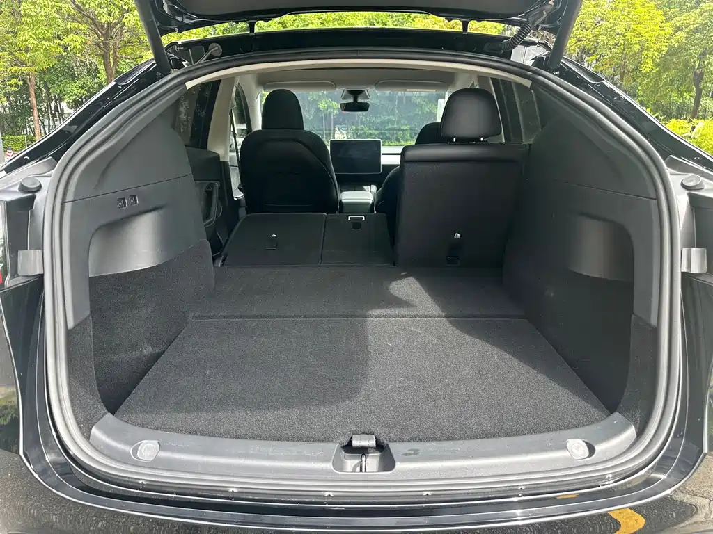 Tesla Model Y — фото 17