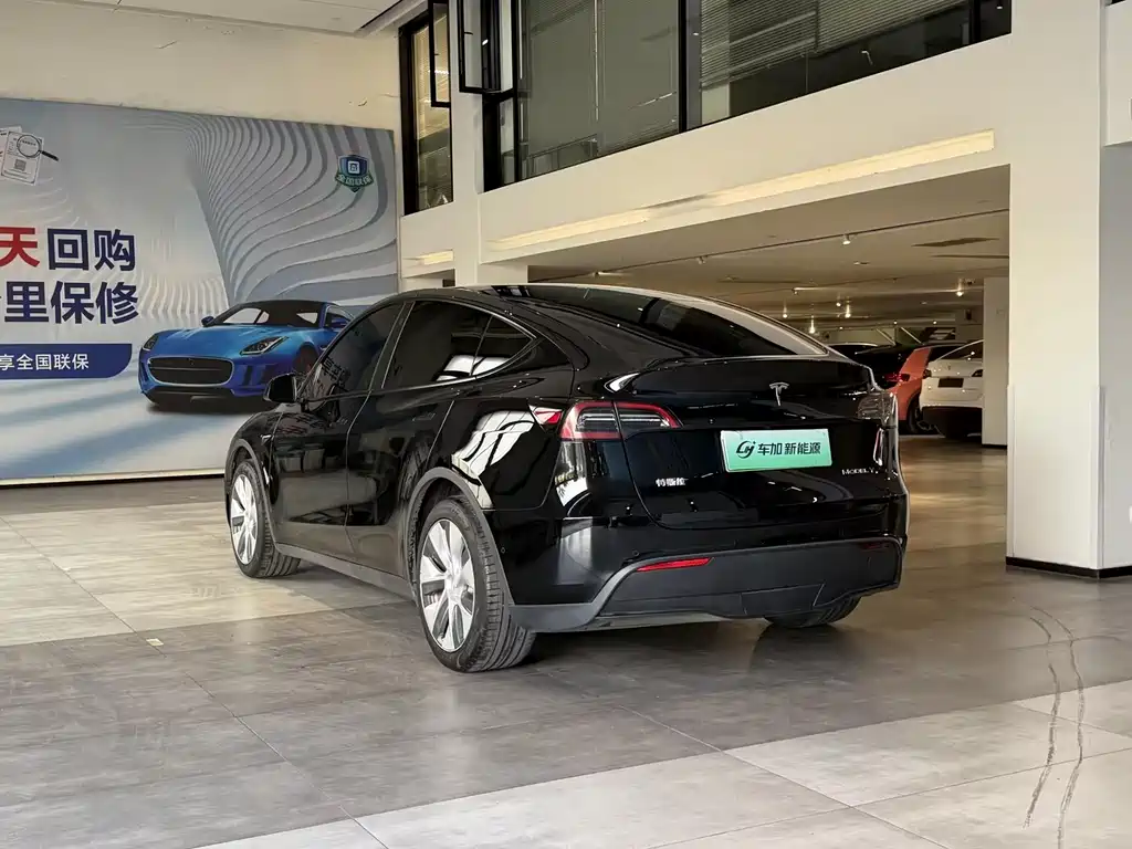 Tesla Model Y — фото 7