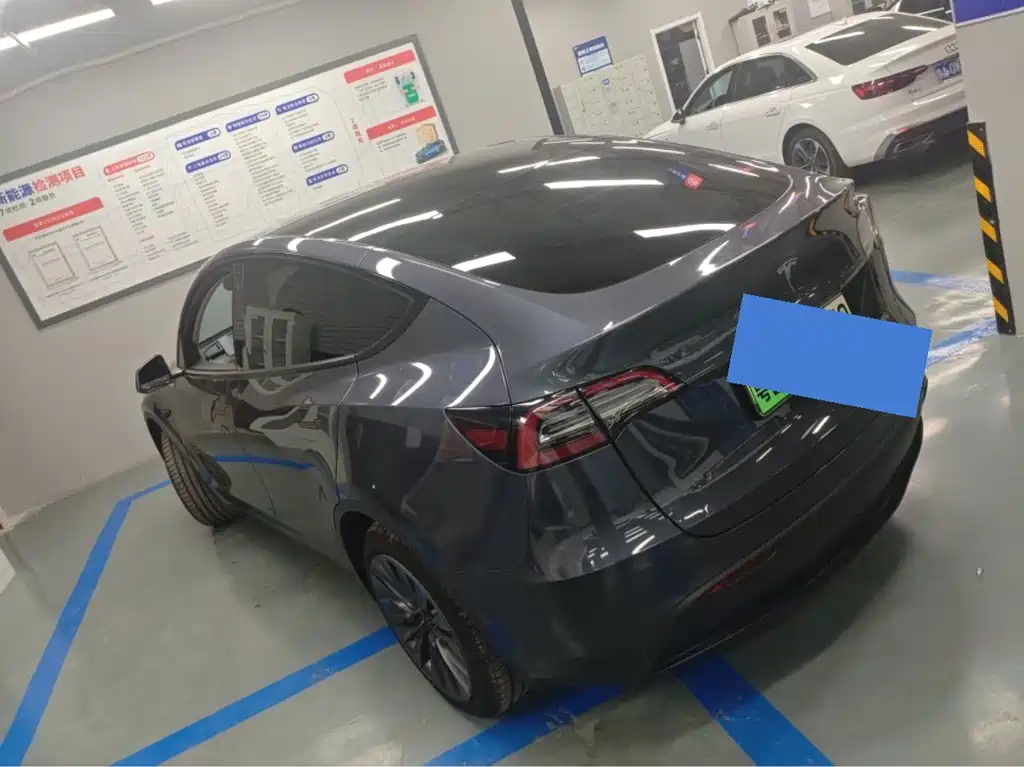 Tesla Model Y — фото 11