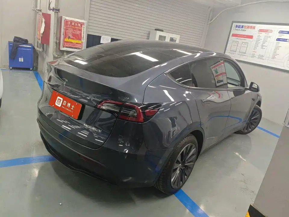 Tesla Model Y — фото 12