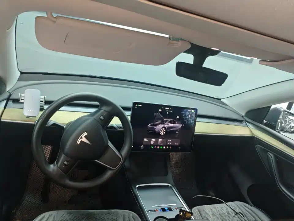 Tesla Model Y — фото 4