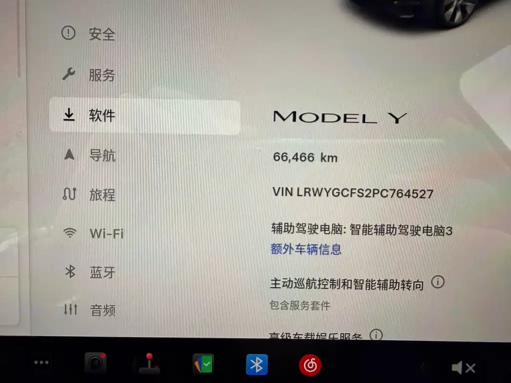 Tesla Model Y — фото 11