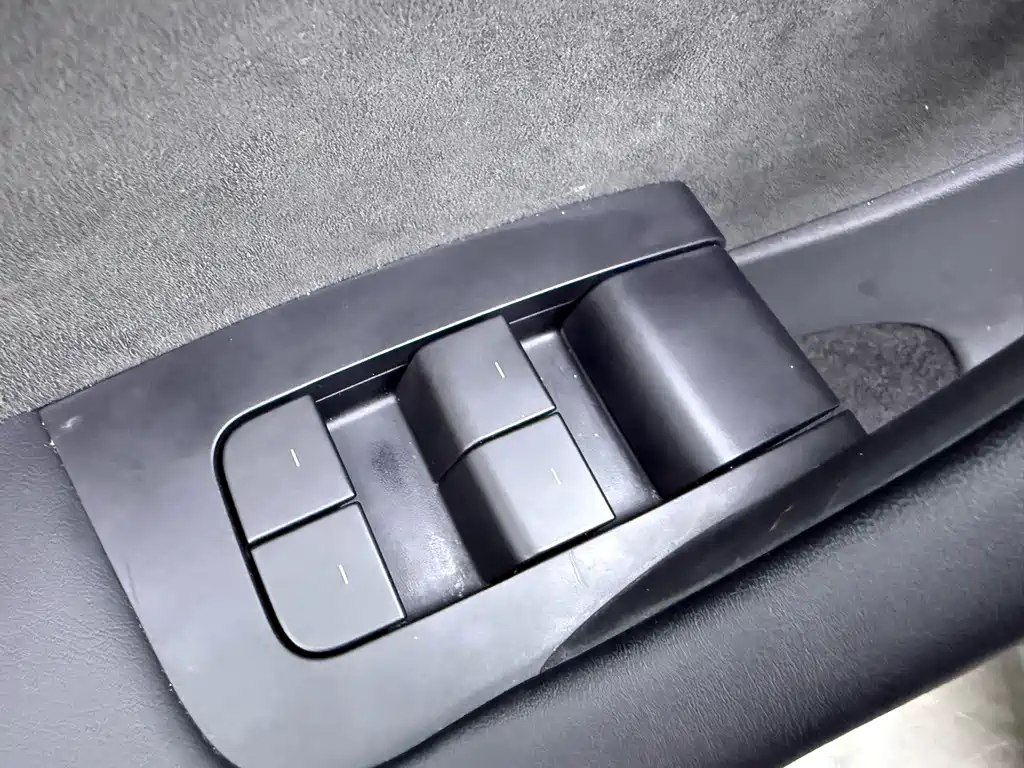 Tesla Model Y — фото 16