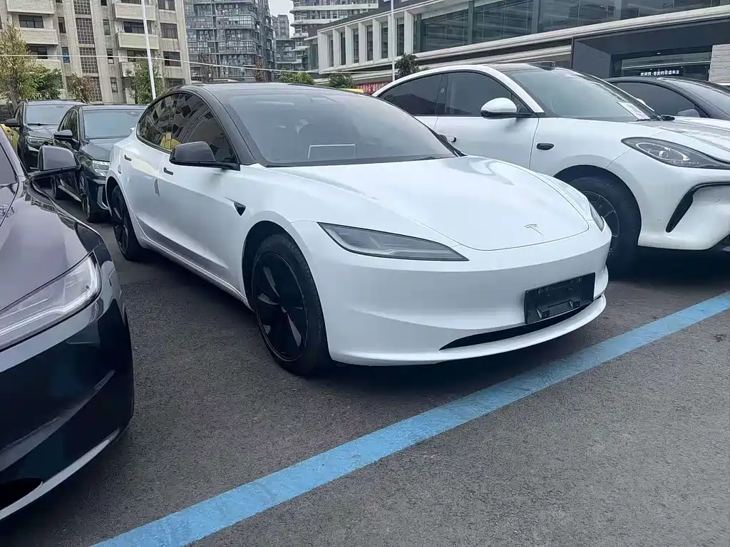 Tesla Model 3 — фото 3