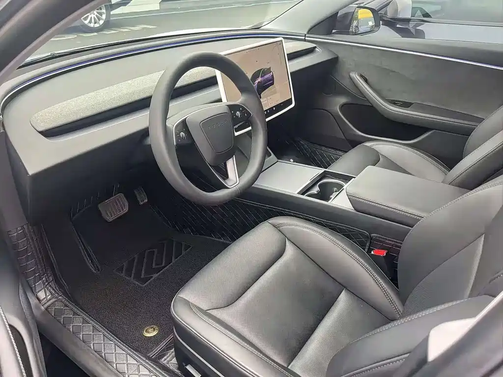 Tesla Model 3 — фото 4