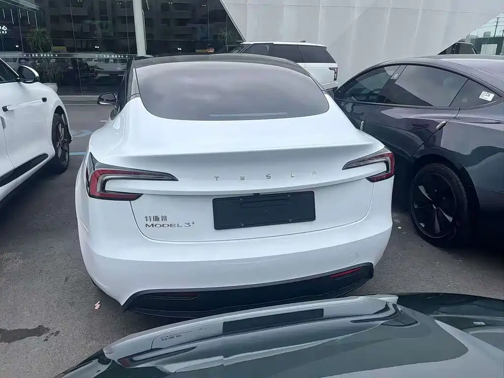 Tesla Model 3 — фото 8