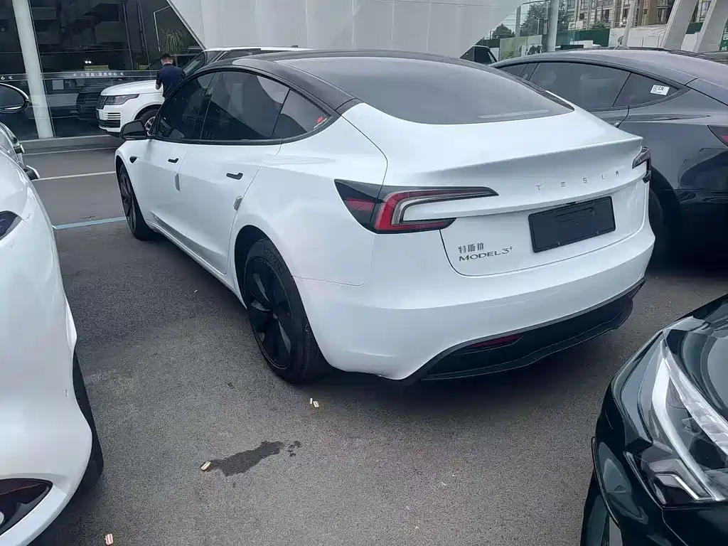 Tesla Model 3 — фото 9