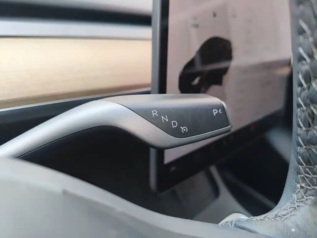 Tesla Model Y — фото 14