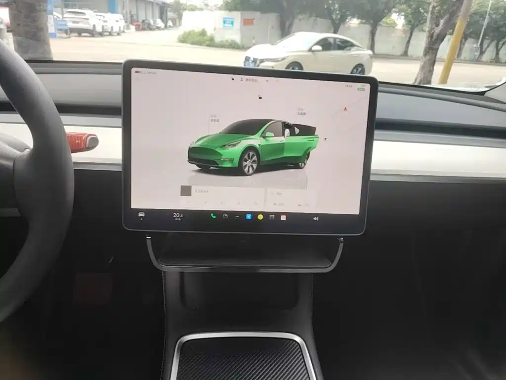 Tesla Model Y — фото 13