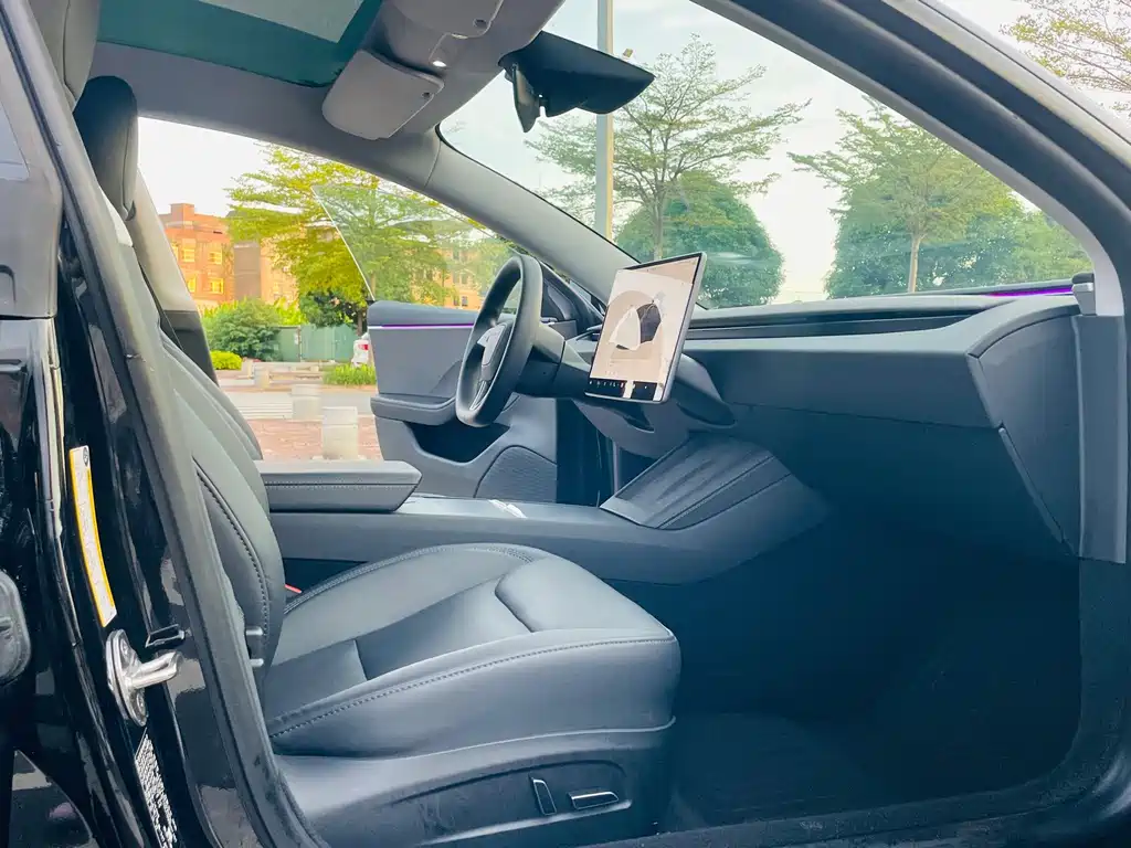 Tesla Model 3 — фото 13