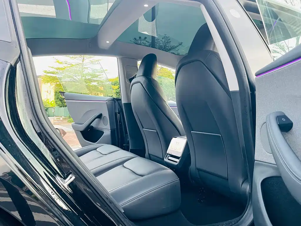 Tesla Model 3 — фото 14
