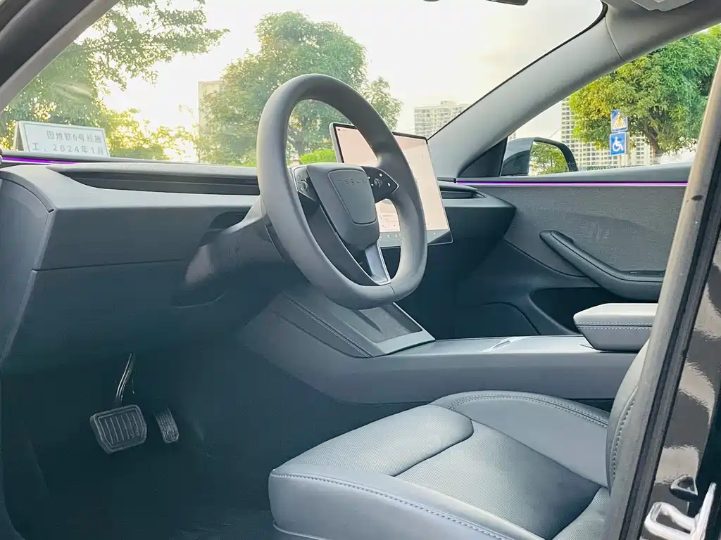 Tesla Model 3 — фото 16