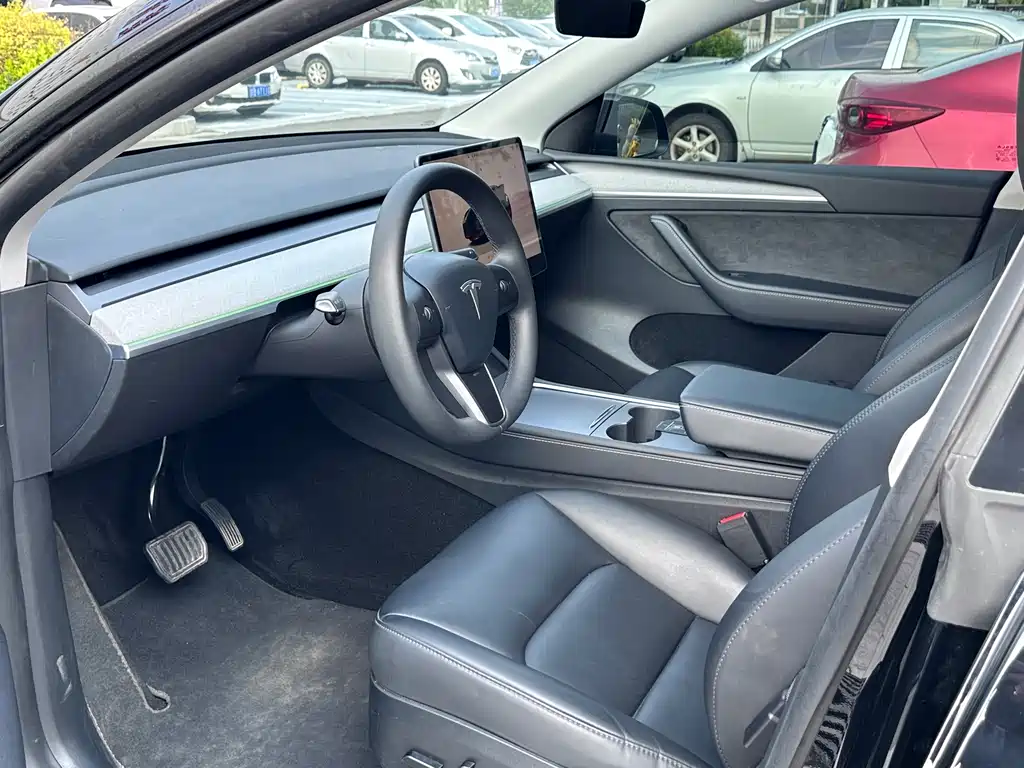 Tesla Model Y — фото 7