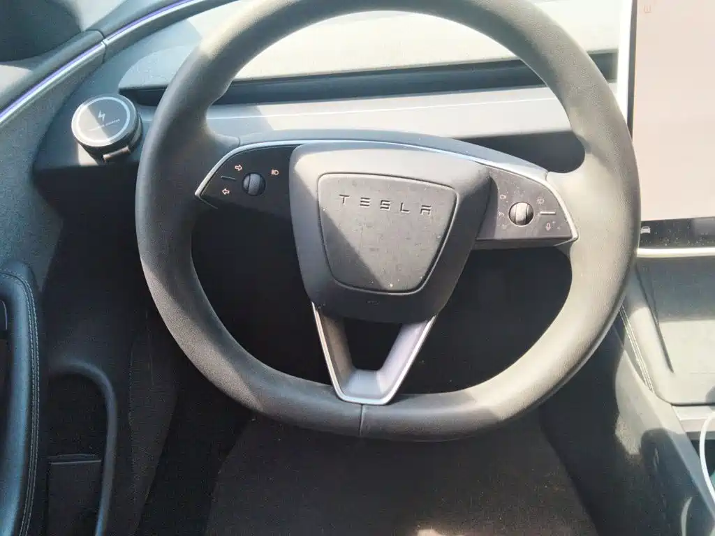 Tesla Model 3 — фото 3