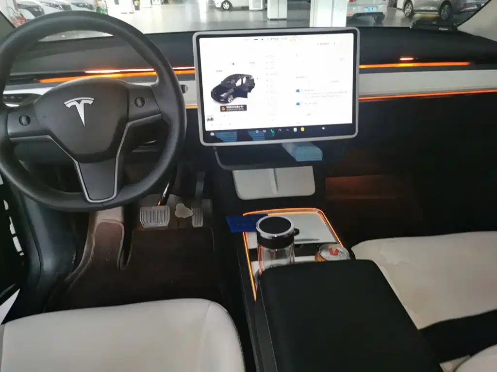 Tesla Model Y — фото 6