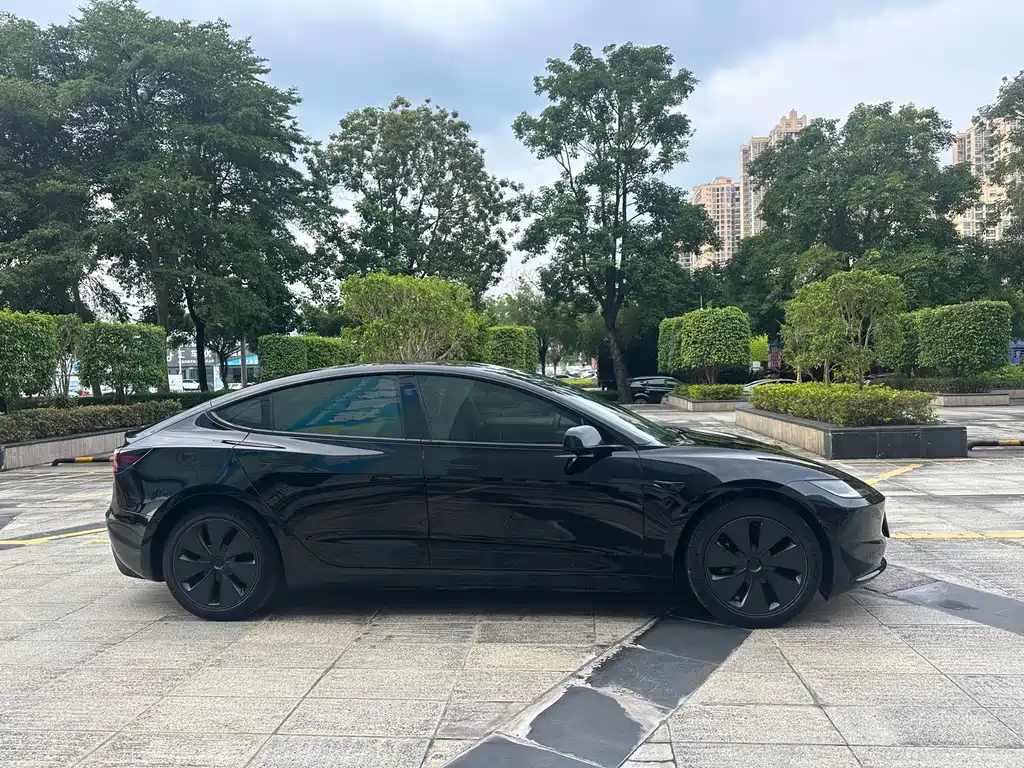 Tesla Model 3 — фото 13