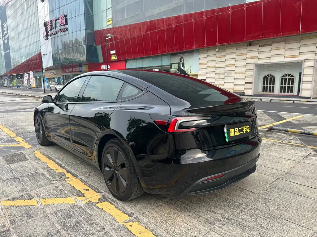 Tesla Model 3 — фото 17