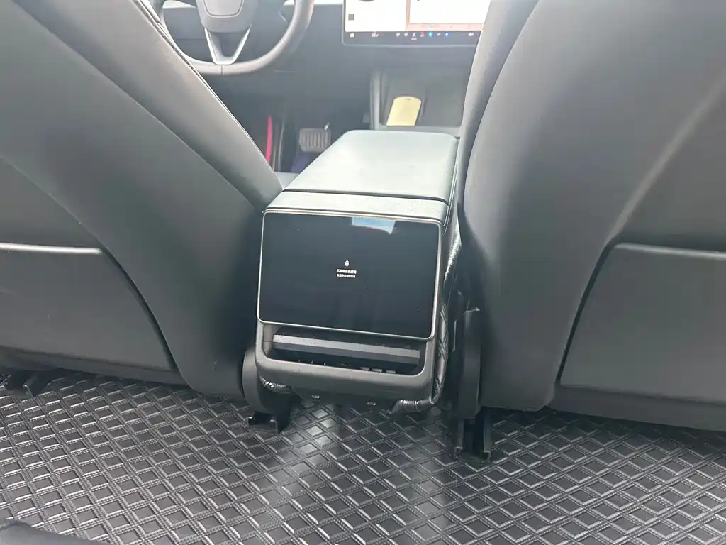 Tesla Model 3 — фото 10