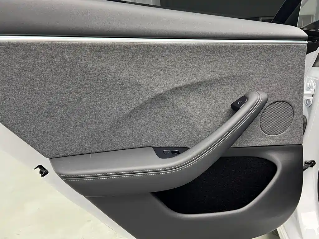 Tesla Model 3 — фото 13