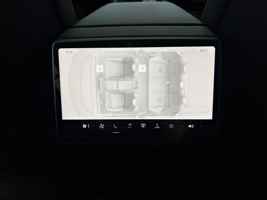Tesla Model 3 — фото 14
