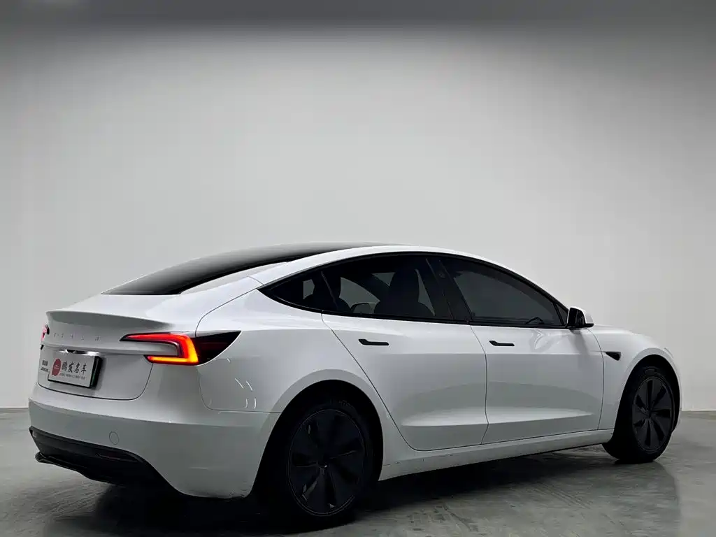 Tesla Model 3 — фото 15