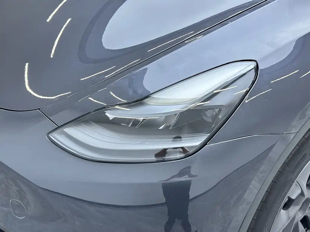 Tesla Model Y — фото 17