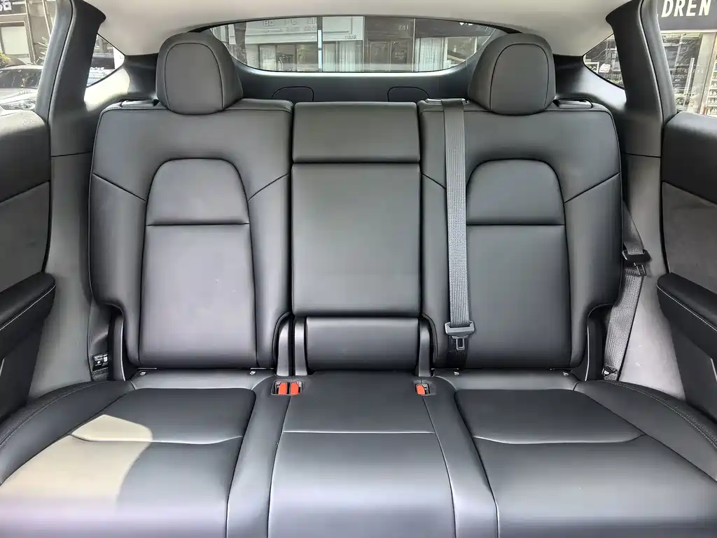 Tesla Model Y — фото 11