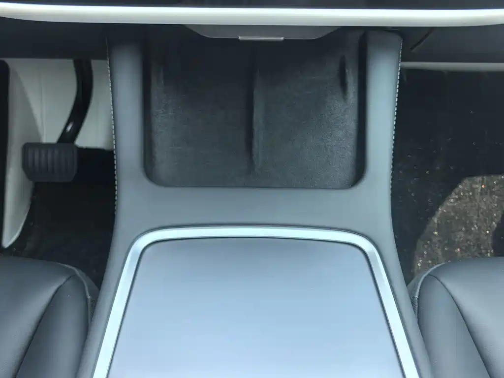 Tesla Model Y — фото 17