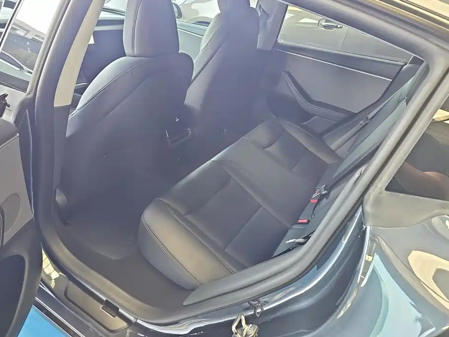 Tesla Model 3 — фото 11