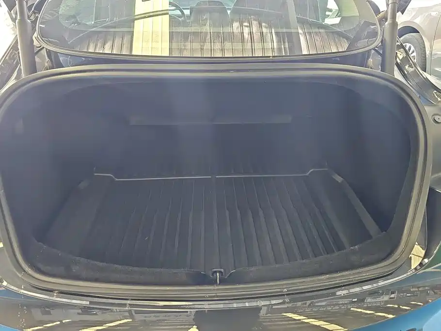 Tesla Model 3 — фото 4