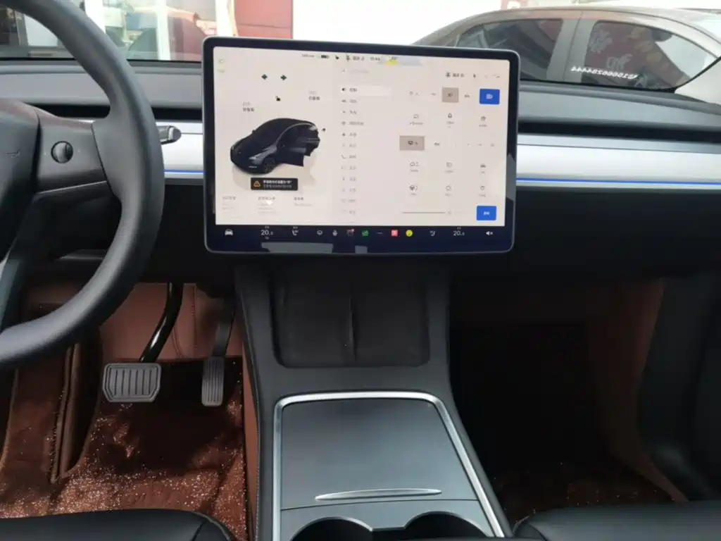 Tesla Model Y — фото 13