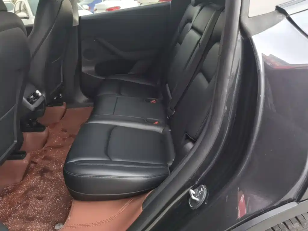 Tesla Model Y — фото 17