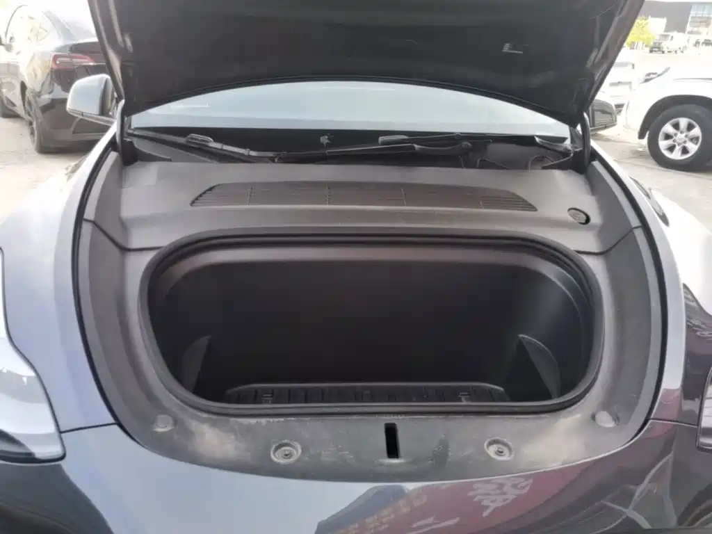 Tesla Model Y — фото 20