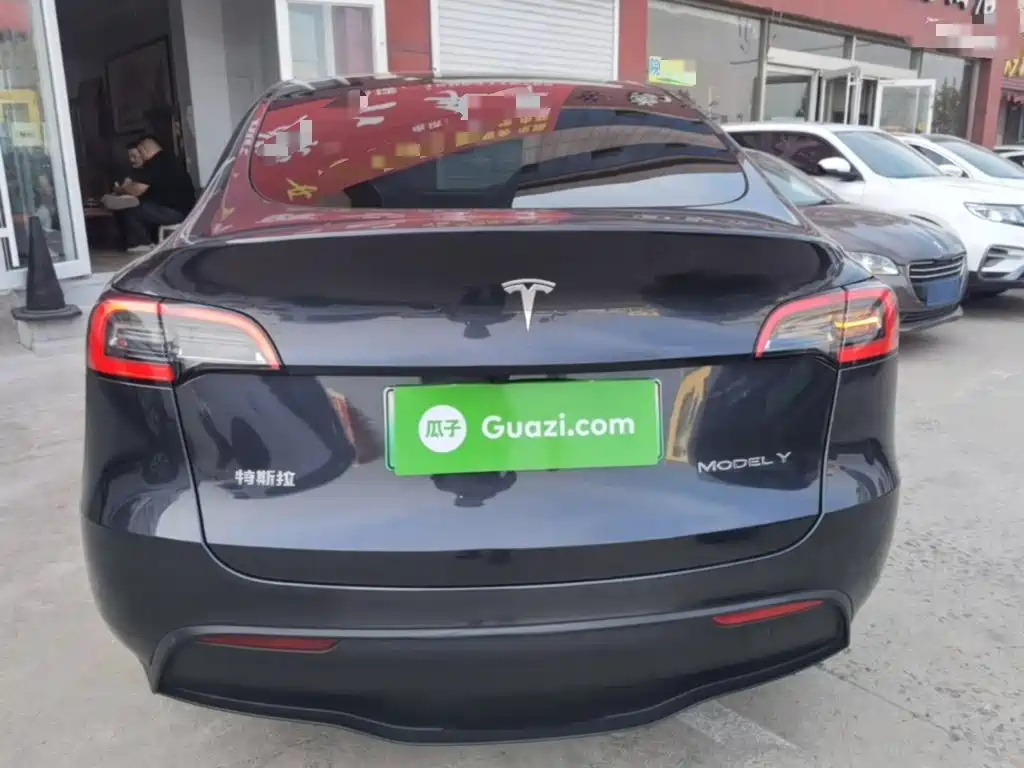 Tesla Model Y — фото 6