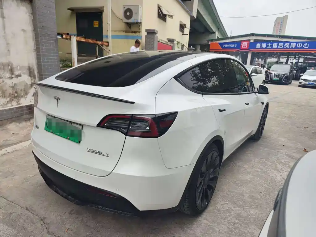 Tesla Model Y — фото 5