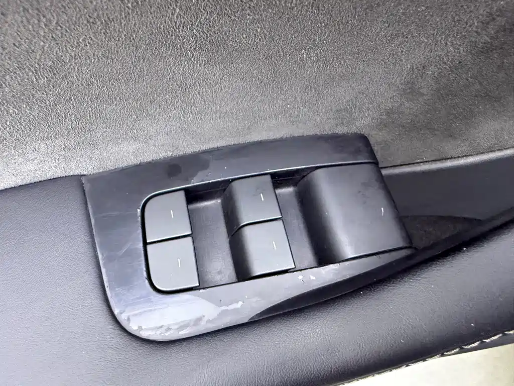 Tesla Model Y — фото 17