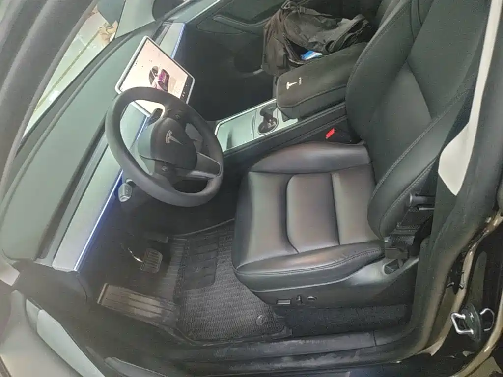 Tesla Model Y — фото 15