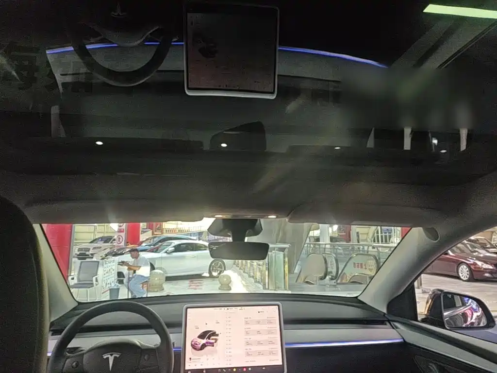 Tesla Model Y — фото 18
