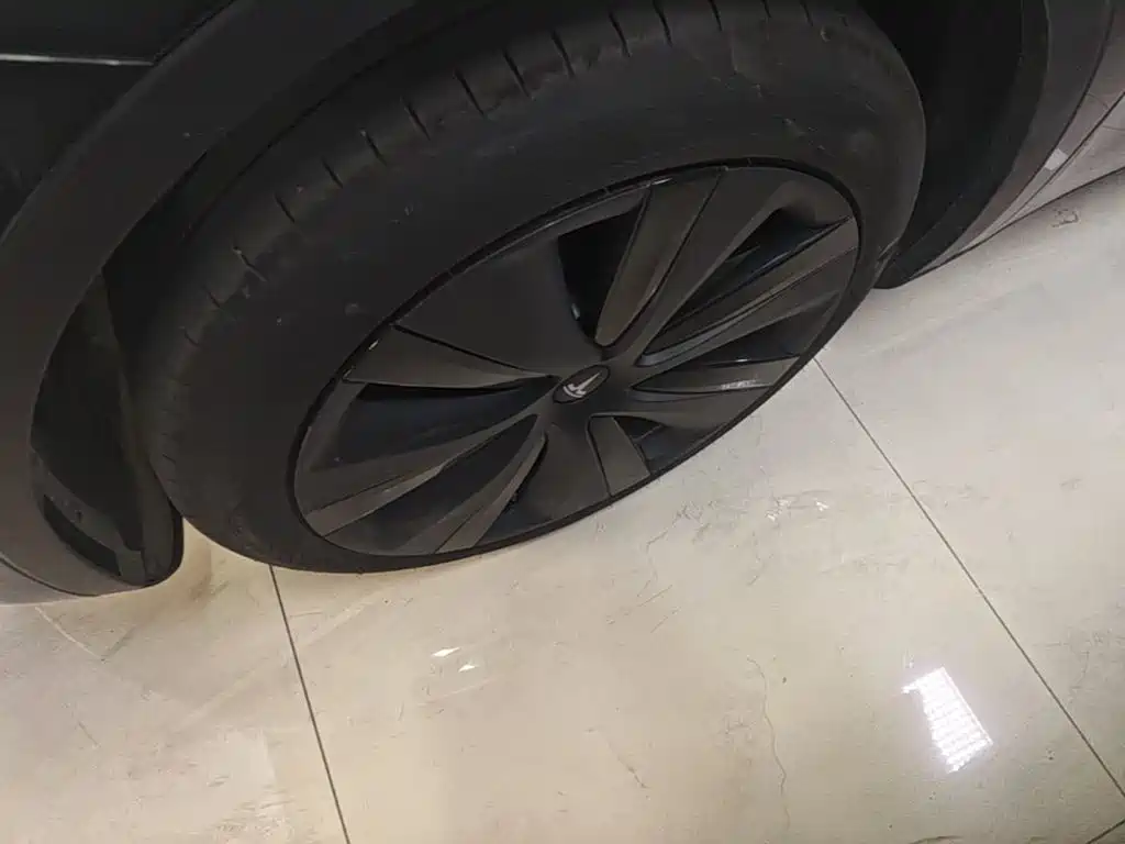 Tesla Model Y — фото 23